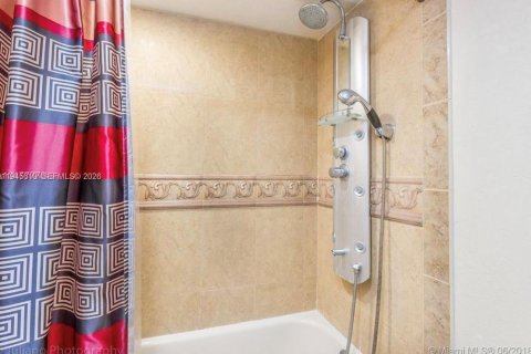 Apartment in Hialeah, Florida 2 bedrooms, 90.67 sq.m. № 2003023 - photo 17