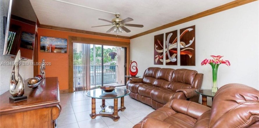 Apartment in Hialeah, Florida 2 bedrooms, 90.67 sq.m. № 2003023