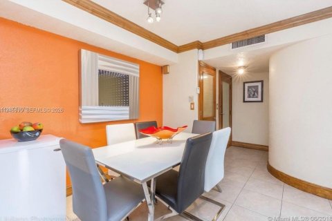 Apartment in Hialeah, Florida 2 bedrooms, 90.67 sq.m. № 2003023 - photo 7