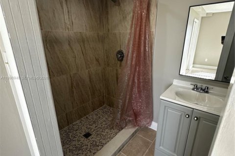 Condominio en alquiler en Hialeah, Florida, 2 dormitorios, 71.53 m2 № 2057499 - foto 12