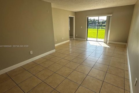 Condominio en alquiler en Hialeah, Florida, 2 dormitorios, 71.53 m2 № 2057499 - foto 4