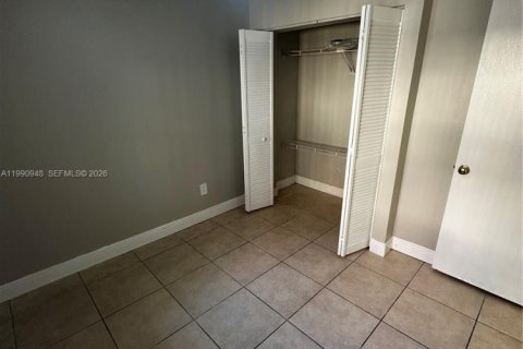 Condominio en alquiler en Hialeah, Florida, 2 dormitorios, 71.53 m2 № 2057499 - foto 6
