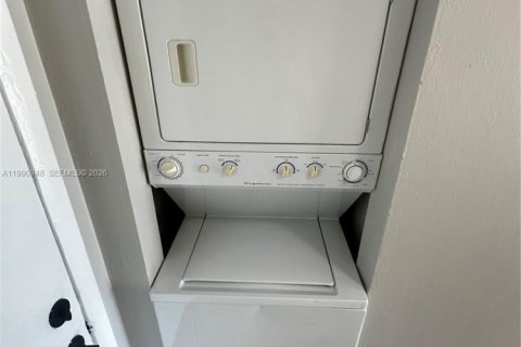 Condominio en alquiler en Hialeah, Florida, 2 dormitorios, 71.53 m2 № 2057499 - foto 14