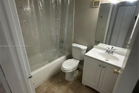 Condominio en alquiler en Hialeah, Florida, 2 dormitorios, 71.53 m2 № 2057499 - foto 8