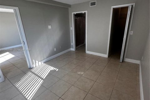 Condominio en alquiler en Hialeah, Florida, 2 dormitorios, 71.53 m2 № 2057499 - foto 9