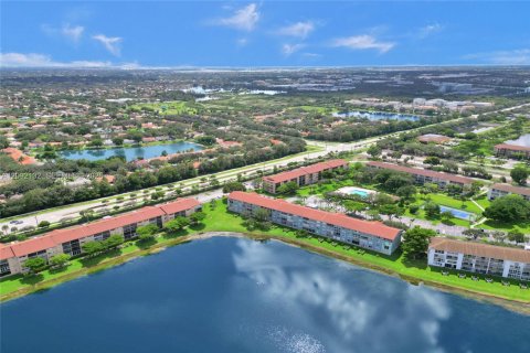 Copropriété à louer à Pembroke Pines, Floride: 1 chambre, 97.08 m2 № 2390706 - photo 2