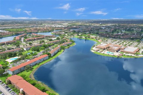 Copropriété à louer à Pembroke Pines, Floride: 1 chambre, 97.08 m2 № 2390706 - photo 4