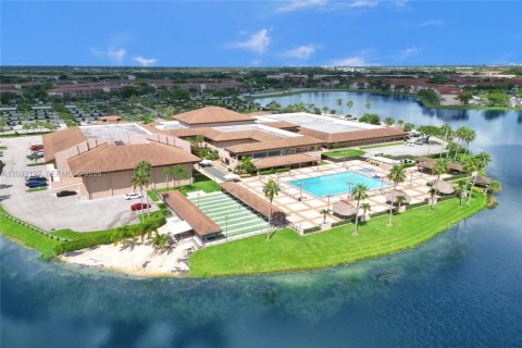 Copropriété à louer à Pembroke Pines, Floride: 1 chambre, 97.08 m2 № 2390706 - photo 3