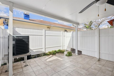 Touwnhouse à vendre à Miami, Floride: 2 chambres, 88.44 m2 № 2064676 - photo 27