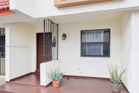 Touwnhouse à vendre à Miami, Floride: 2 chambres, 88.44 m2 № 2064676 - photo 4