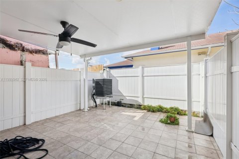 Touwnhouse à vendre à Miami, Floride: 2 chambres, 88.44 m2 № 2064676 - photo 28