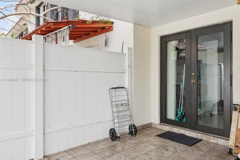 Touwnhouse à vendre à Miami, Floride: 2 chambres, 88.44 m2 № 2064676 - photo 26