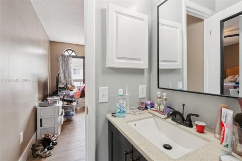 Touwnhouse à vendre à Miami, Floride: 2 chambres, 88.44 m2 № 2064676 - photo 15