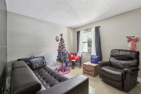 Touwnhouse à vendre à Miami, Floride: 2 chambres, 88.44 m2 № 2064676 - photo 7