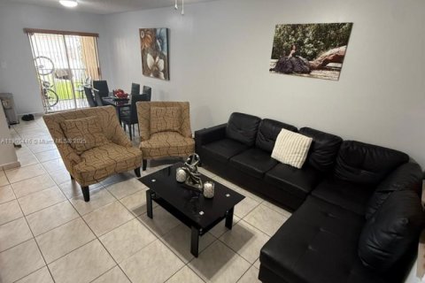 Copropriété à vendre à Hialeah, Floride: 3 chambres, 100.24 m2 № 1956317 - photo 3