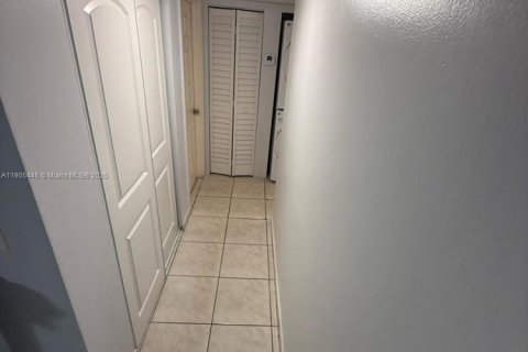 Copropriété à vendre à Hialeah, Floride: 3 chambres, 100.24 m2 № 1956317 - photo 11