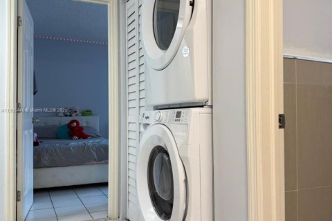 Copropriété à vendre à Hialeah, Floride: 3 chambres, 100.24 m2 № 1956317 - photo 13