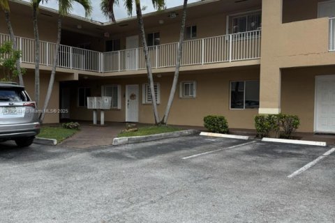 Copropriété à vendre à Hialeah, Floride: 3 chambres, 100.24 m2 № 1956317 - photo 2