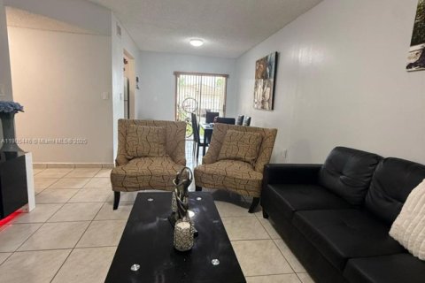 Copropriété à vendre à Hialeah, Floride: 3 chambres, 100.24 m2 № 1956317 - photo 4
