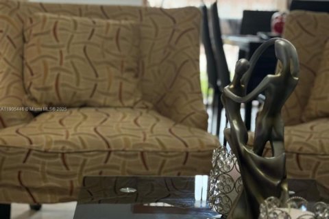 Copropriété à vendre à Hialeah, Floride: 3 chambres, 100.24 m2 № 1956317 - photo 6