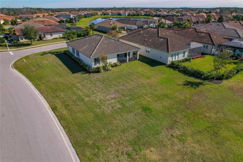 House in Bradenton, Florida 4 bedrooms, 185.71 sq.m. № 2218260 - photo 5