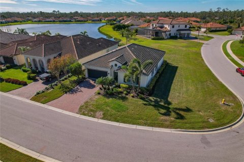 House in Bradenton, Florida 4 bedrooms, 185.71 sq.m. № 2218260 - photo 4