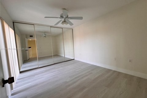 Townhouse in Greenacres, Florida 3 bedrooms, 138.24 sq.m. № 2012373 - photo 9