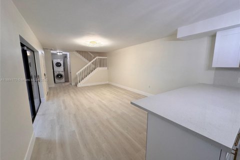 Townhouse in Greenacres, Florida 3 bedrooms, 138.24 sq.m. № 2012373 - photo 14