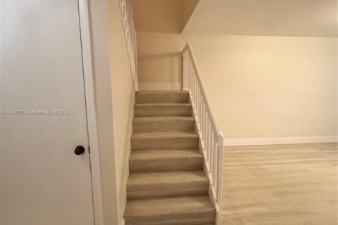 Townhouse in Greenacres, Florida 3 bedrooms, 138.24 sq.m. № 2012373 - photo 8