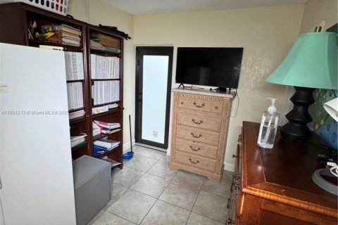 Casa en venta en Miami, Florida, 3 dormitorios, 152.55 m2 № 1946101 - foto 8