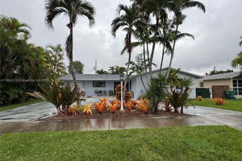 Casa en venta en Miami, Florida, 3 dormitorios, 152.55 m2 № 1946101 - foto 1
