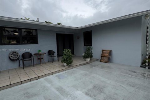 Casa en venta en Miami, Florida, 3 dormitorios, 152.55 m2 № 1946101 - foto 17