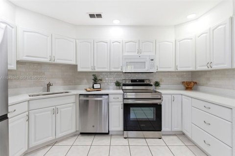 Casa en venta en Kissimmee, Florida, 3 dormitorios, 153.85 m2 № 2000235 - foto 17