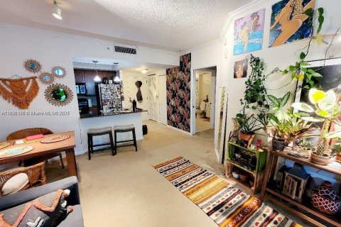 Condo in Miami, Florida, 1 bedroom  № 1946914 - photo 3