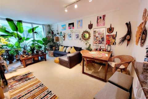 Condo in Miami, Florida, 1 bedroom  № 1946914 - photo 4
