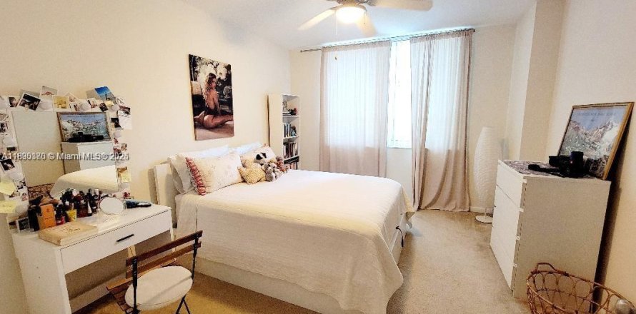 Condo in Miami, Florida, 1 bedroom  № 1946914
