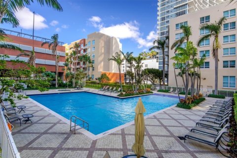 Condo in Miami, Florida, 1 bedroom  № 1946914 - photo 9