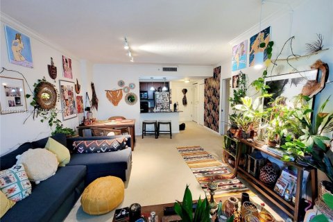 Condo in Miami, Florida, 1 bedroom  № 1946914 - photo 5