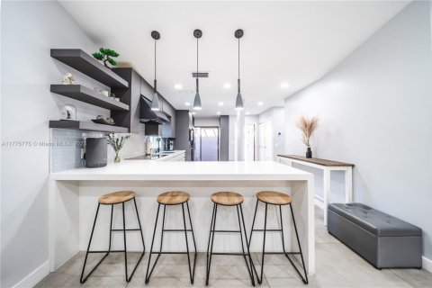 Adosado en venta en Pembroke Pines, Florida, 2 dormitorios, 98.48 m2 № 1706781 - foto 12