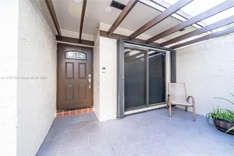 Adosado en venta en Pembroke Pines, Florida, 2 dormitorios, 98.48 m2 № 1706781 - foto 2