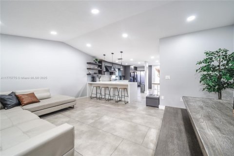Adosado en venta en Pembroke Pines, Florida, 2 dormitorios, 98.48 m2 № 1706781 - foto 14