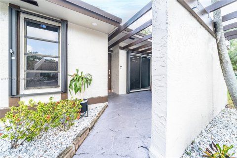 Adosado en venta en Pembroke Pines, Florida, 2 dormitorios, 98.48 m2 № 1706781 - foto 3