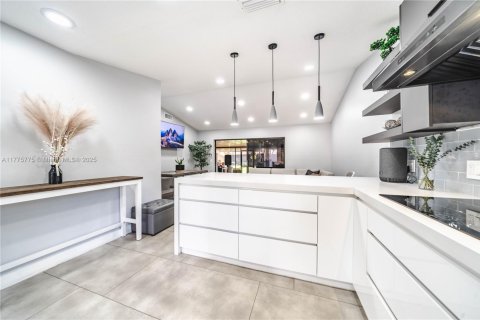 Adosado en venta en Pembroke Pines, Florida, 2 dormitorios, 98.48 m2 № 1706781 - foto 11