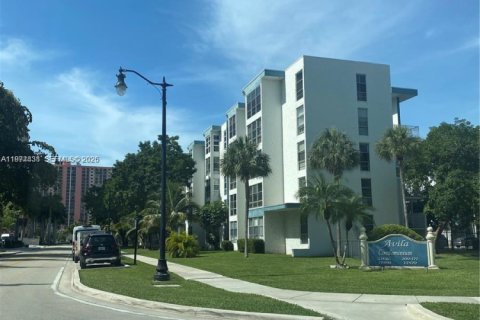 Condominio en alquiler en Sunny Isles Beach, Florida, 1 dormitorio, 57.6 m2 № 2055415 - foto 3