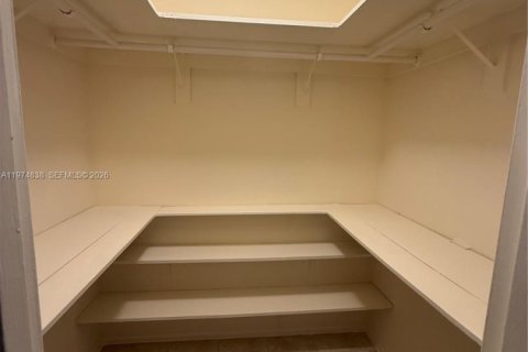 Condominio en alquiler en Sunny Isles Beach, Florida, 1 dormitorio, 57.6 m2 № 2055415 - foto 20