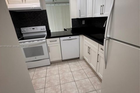 Condominio en alquiler en Sunny Isles Beach, Florida, 1 dormitorio, 57.6 m2 № 2055415 - foto 15