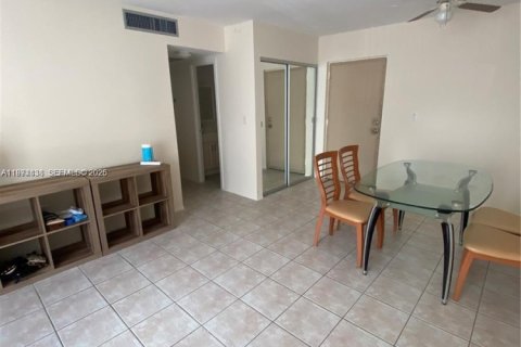 Condominio en alquiler en Sunny Isles Beach, Florida, 1 dormitorio, 57.6 m2 № 2055415 - foto 12