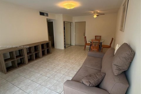 Condominio en alquiler en Sunny Isles Beach, Florida, 1 dormitorio, 57.6 m2 № 2055415 - foto 11