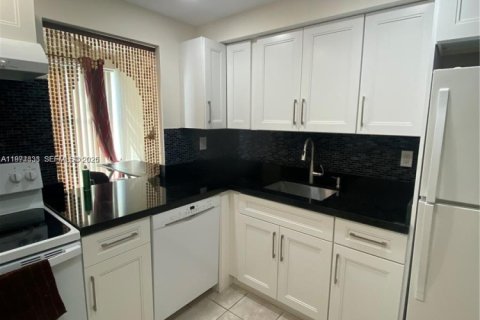 Condominio en alquiler en Sunny Isles Beach, Florida, 1 dormitorio, 57.6 m2 № 2055415 - foto 16