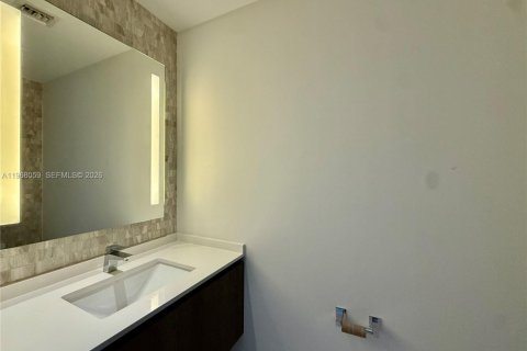 Condominio en venta en Miami, Florida, 1 dormitorio, 82.03 m2 № 2029229 - foto 2
